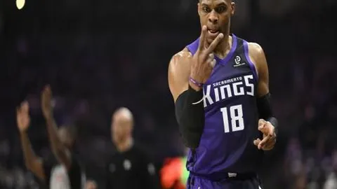 马德独揽双响！英超创纪录时刻，巧妙越位争议，观众目睹神奇逆转欢腾！