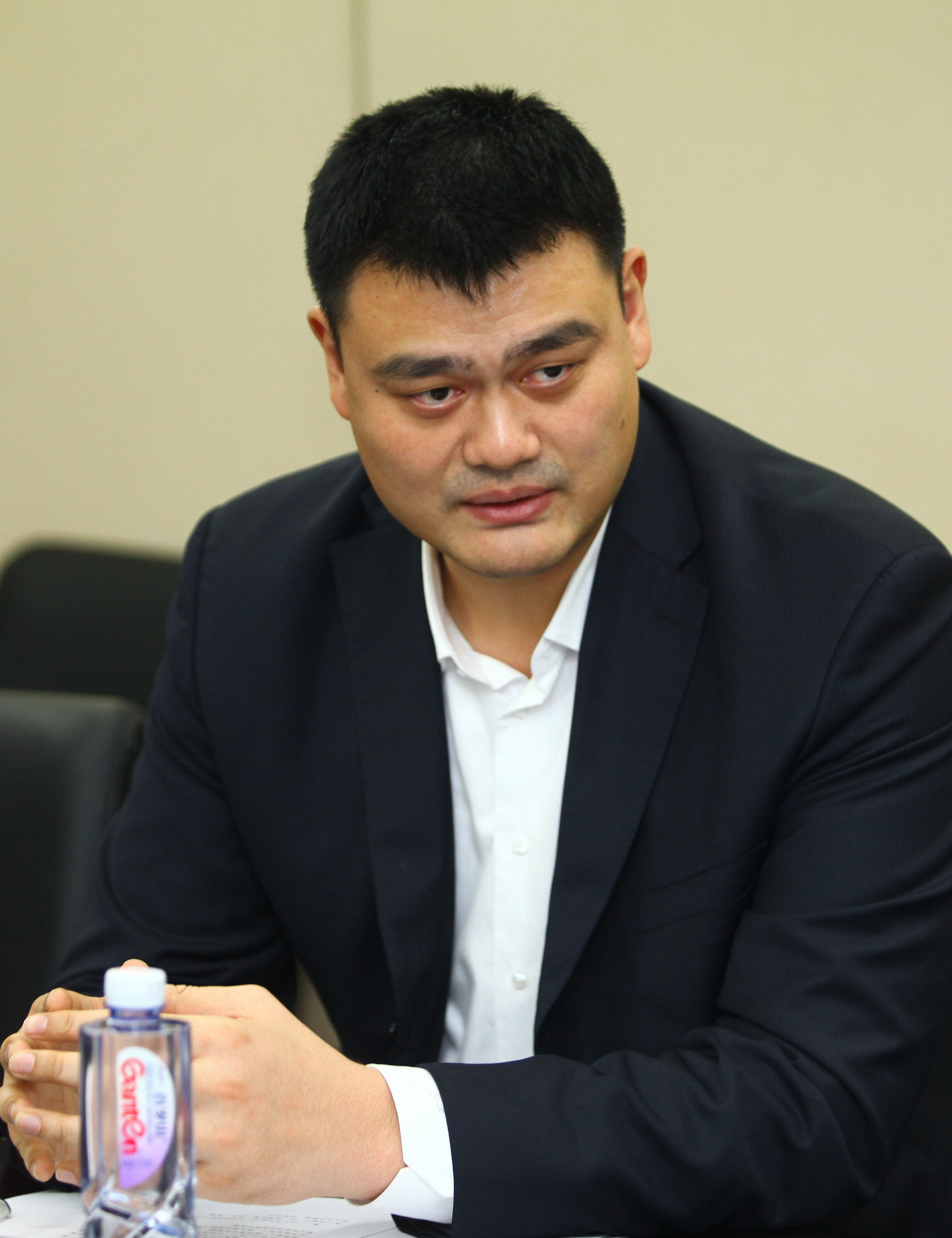 員在賽場上